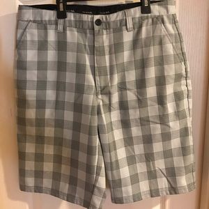Travis Mathew Men’s Golf Shorts Size 34
